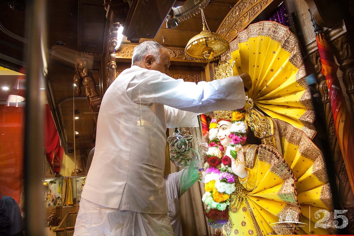 ©1987-2017 SKS Swaminarayan Temple East London